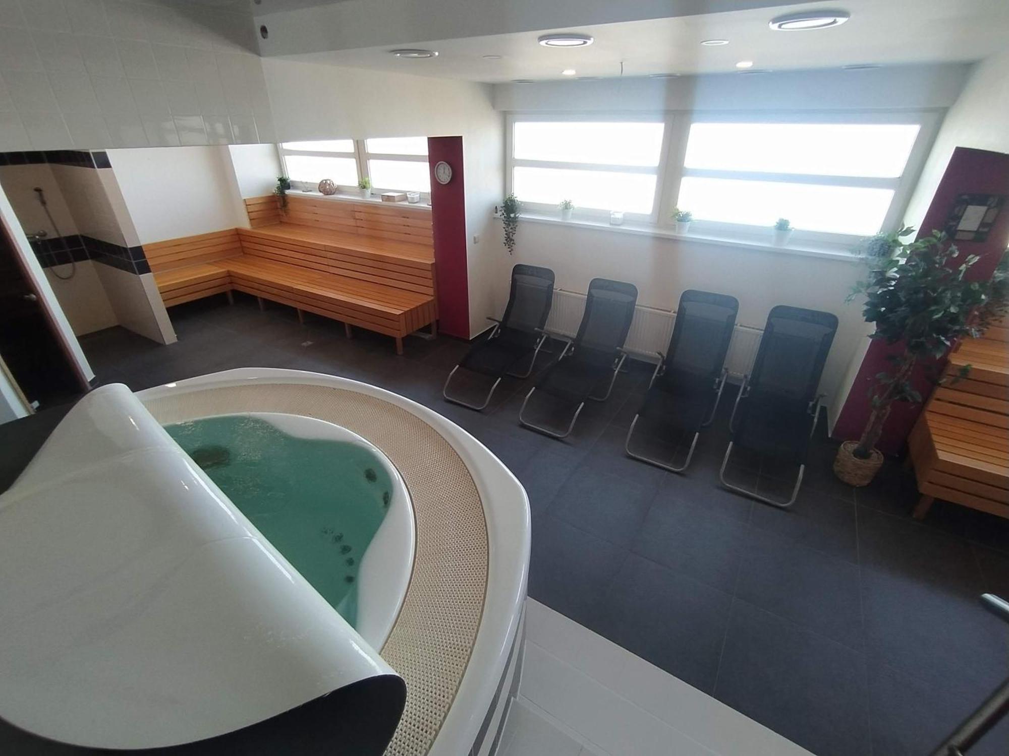 Hotel S-Centrum Benesov  Ngoại thất bức ảnh