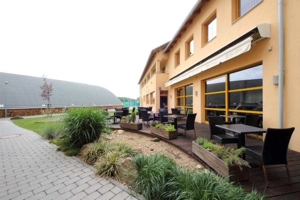 Hotel S-Centrum Benesov  Ngoại thất bức ảnh