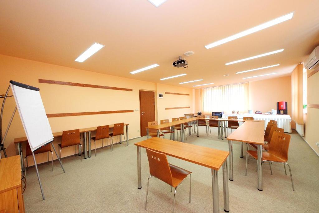 Hotel S-Centrum Benesov  Ngoại thất bức ảnh