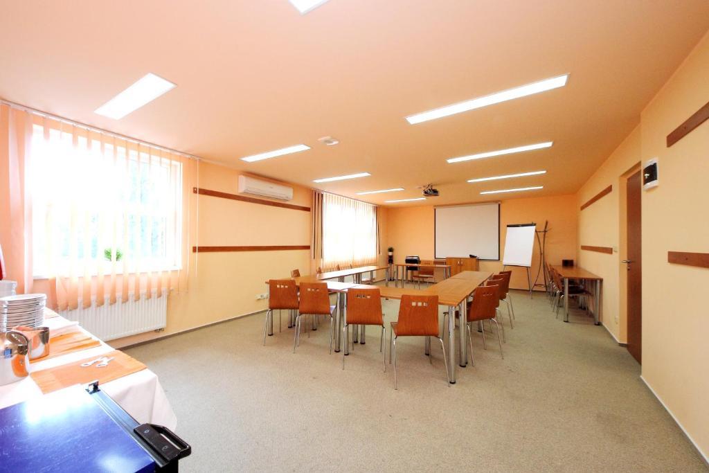 Hotel S-Centrum Benesov  Ngoại thất bức ảnh