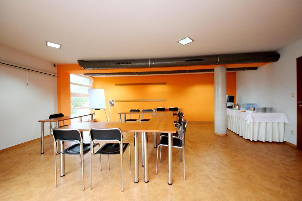 Hotel S-Centrum Benesov  Ngoại thất bức ảnh