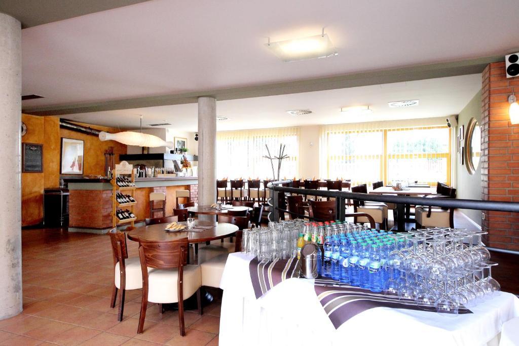 Hotel S-Centrum Benesov  Ngoại thất bức ảnh