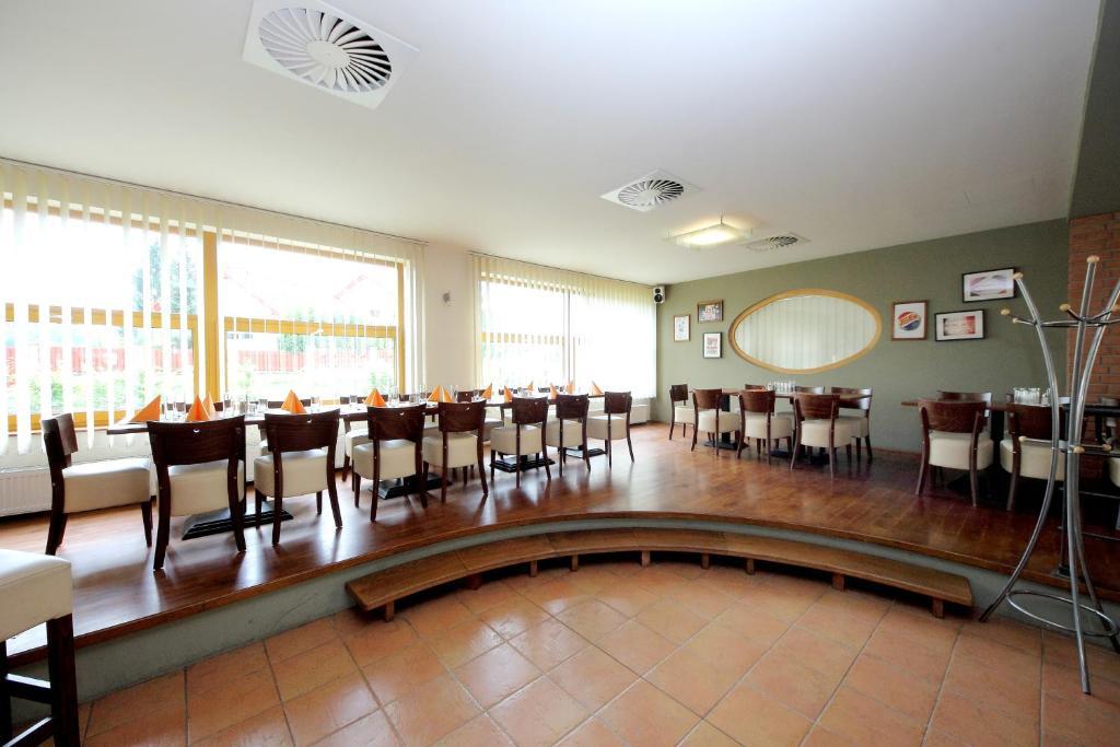 Hotel S-Centrum Benesov  Ngoại thất bức ảnh