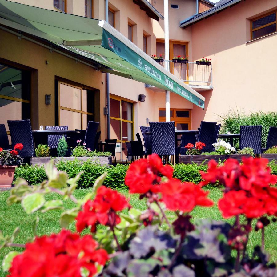 Hotel S-Centrum Benesov  Ngoại thất bức ảnh
