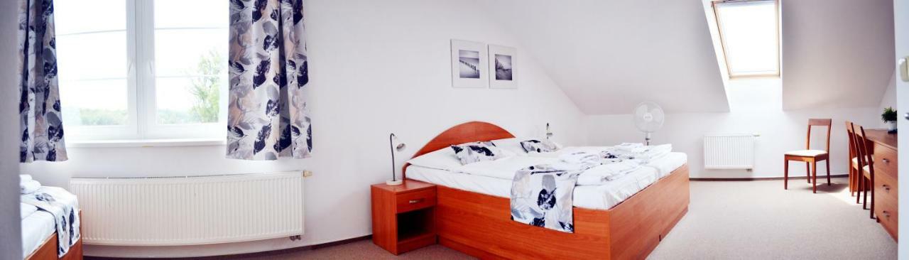 Hotel S-Centrum Benesov  Ngoại thất bức ảnh