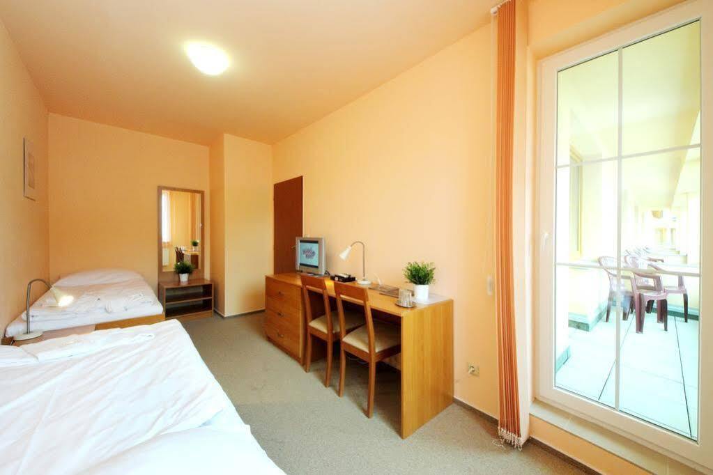 Hotel S-Centrum Benesov  Ngoại thất bức ảnh